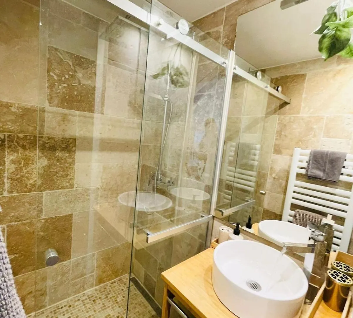 Spacious Two Bedrooms W Parking&Balcony Luxembourg Apartment